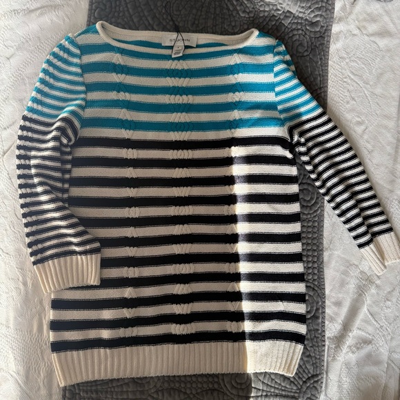 St. John Sweater - Picture 2 of 7